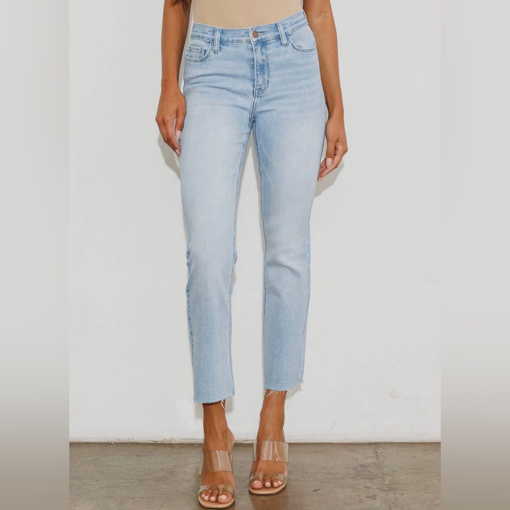 Vibrant Denim Size 9 Light Wash NWT